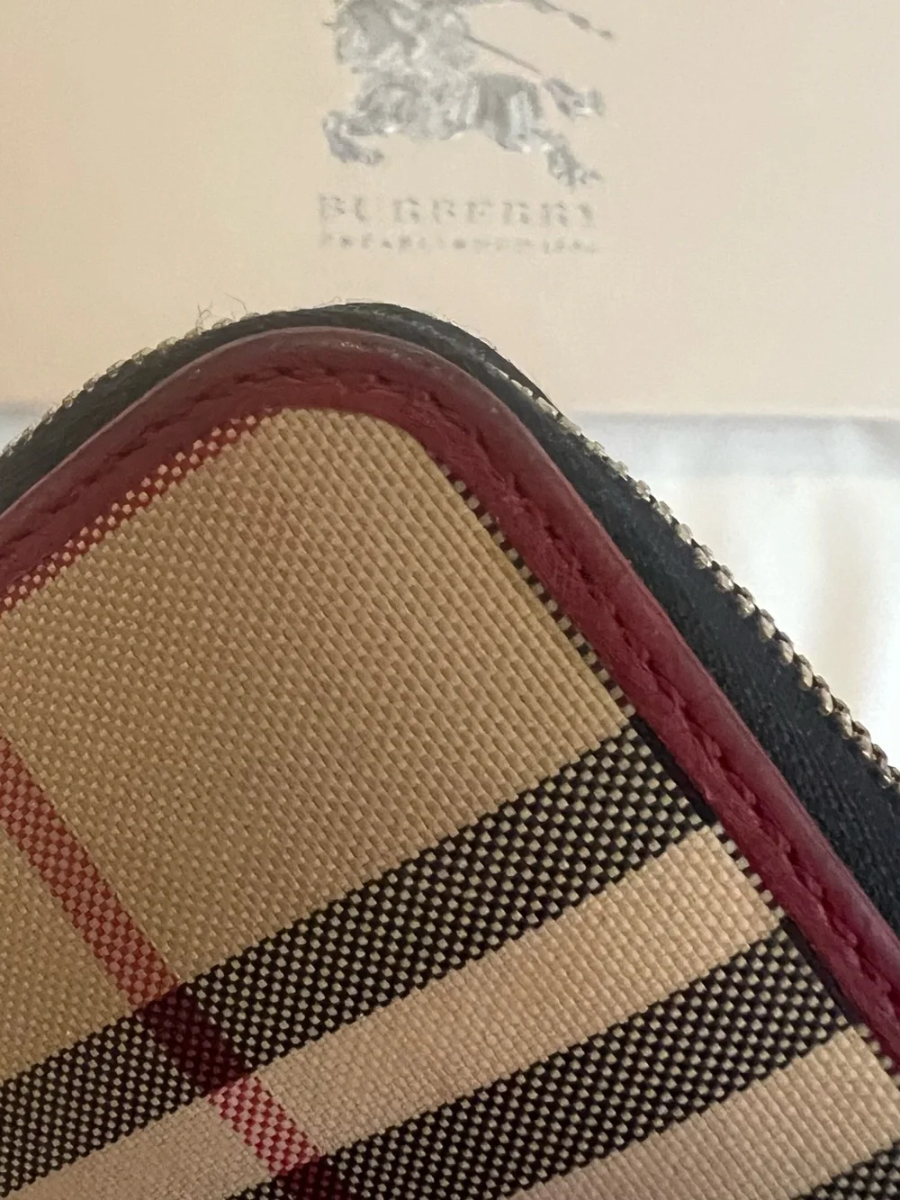 Burberry Red Leather & Beige Check Zip Wallet - Picture 5 of 15